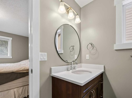 13704 Deer Run Boulevard Se, Calgary, AB - Indoor Photo Showing Bathroom