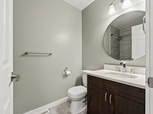 13704 Deer Run Boulevard Se, Calgary, AB - Indoor Photo Showing Bathroom