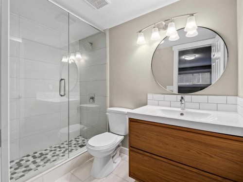 13704 Deer Run Boulevard Se, Calgary, AB - Indoor Photo Showing Bathroom