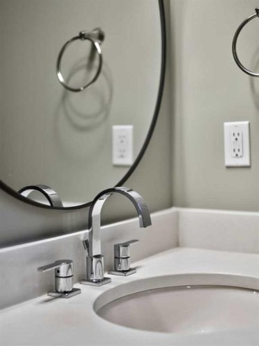 13704 Deer Run Boulevard Se, Calgary, AB - Indoor Photo Showing Bathroom
