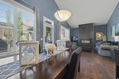 59 Evanswood Circle Nw, Calgary, AB - Indoor Photo Showing Dining Room