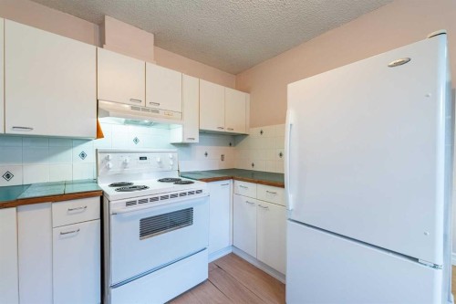 20-6503 Ranchview Drive Nw, Calgary, AB - Indoor Photo Showing Kitchen