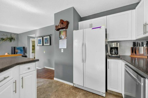 83 Millrise Crescent Sw, Calgary, AB - Indoor Photo Showing Kitchen
