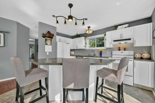 83 Millrise Crescent Sw, Calgary, AB - Indoor Photo Showing Other Room