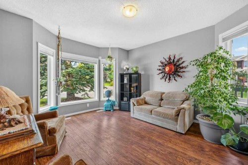 83 Millrise Crescent Sw, Calgary, AB - Indoor Photo Showing Living Room