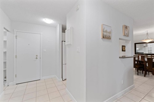 2305-202 Braeglen Close Sw, Calgary, AB 