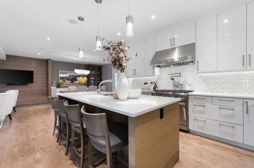 826 Durham Avenue Sw, Calgary, AB - Indoor Photo Showing Kitchen With Upgraded Kitchen