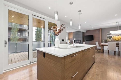 826 Durham Avenue Sw, Calgary, AB - Indoor Photo Showing Kitchen With Upgraded Kitchen