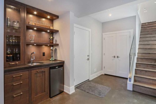 826 Durham Avenue Sw, Calgary, AB - Indoor