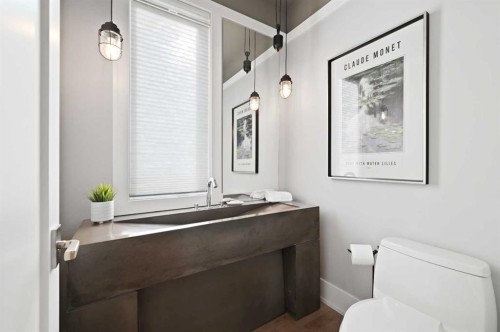 826 Durham Avenue Sw, Calgary, AB - Indoor Photo Showing Bathroom