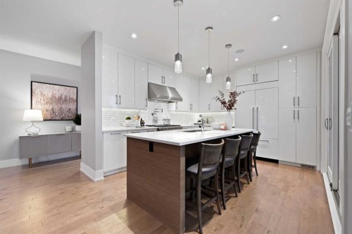 826 Durham Avenue Sw, Calgary, AB - Indoor Photo Showing Kitchen With Upgraded Kitchen