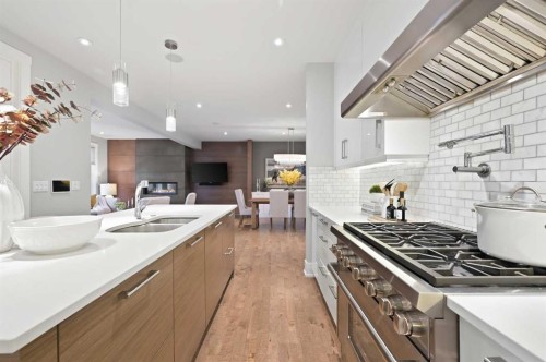 826 Durham Avenue Sw, Calgary, AB - Indoor Photo Showing Kitchen With Double Sink With Upgraded Kitchen