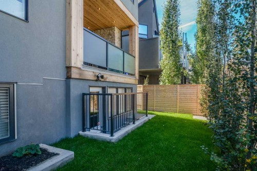 826 Durham Avenue Sw, Calgary, AB - Outdoor