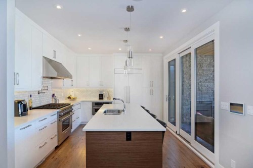 826 Durham Avenue Sw, Calgary, AB - Indoor Photo Showing Kitchen With Upgraded Kitchen