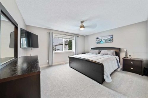 109 Seagreen Link, Chestermere, AB - Indoor Photo Showing Bedroom