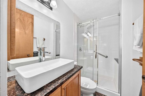 6203 Dalmarnock Green Nw, Calgary, AB - Indoor Photo Showing Bathroom