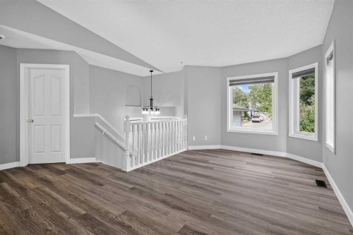 940 Coventry Drive Ne, Calgary, AB - Indoor