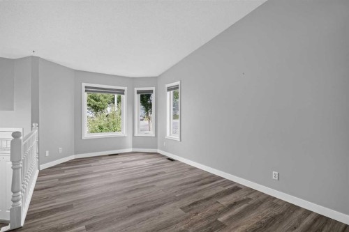 940 Coventry Drive Ne, Calgary, AB - Indoor Photo Showing Other Room