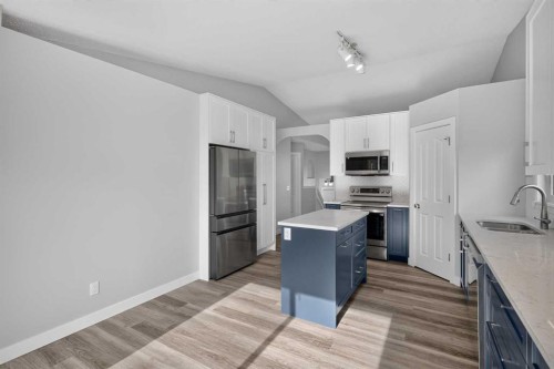940 Coventry Drive Ne, Calgary, AB - Indoor Photo Showing Kitchen With Stainless Steel Kitchen With Upgraded Kitchen