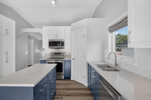 940 Coventry Drive Ne, Calgary, AB - Indoor Photo Showing Kitchen With Double Sink With Upgraded Kitchen
