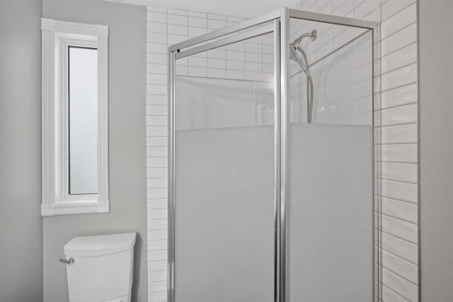 940 Coventry Drive Ne, Calgary, AB - Indoor Photo Showing Bathroom
