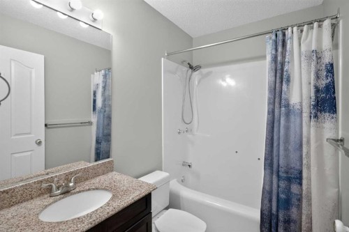 940 Coventry Drive Ne, Calgary, AB - Indoor Photo Showing Bathroom