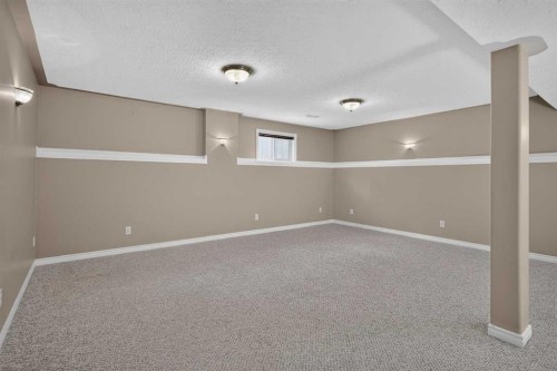 940 Coventry Drive Ne, Calgary, AB - Indoor Photo Showing Other Room