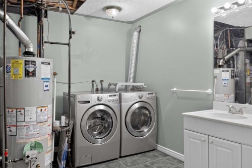 940 Coventry Drive Ne, Calgary, AB - Indoor Photo Showing Laundry Room
