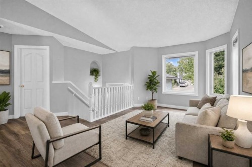 940 Coventry Drive Ne, Calgary, AB - Indoor Photo Showing Living Room