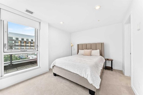 323-88 9 Street Ne, Calgary, AB - Indoor Photo Showing Bedroom