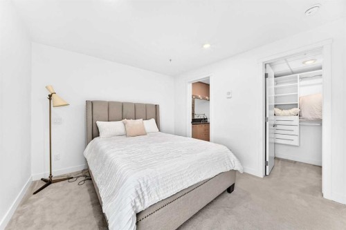 323-88 9 Street Ne, Calgary, AB - Indoor Photo Showing Bedroom