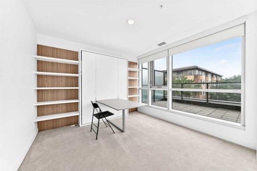 323-88 9 Street Ne, Calgary, AB - Indoor Photo Showing Other Room
