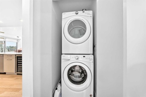 323-88 9 Street Ne, Calgary, AB - Indoor Photo Showing Laundry Room