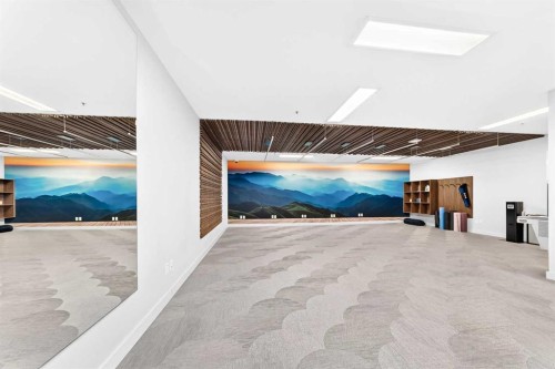 323-88 9 Street Ne, Calgary, AB - Indoor Photo Showing Other Room