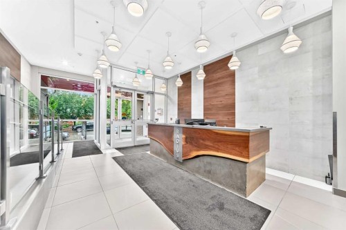 323-88 9 Street Ne, Calgary, AB - Indoor Photo Showing Other Room