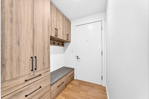 323-88 9 Street Ne, Calgary, AB - Indoor Photo Showing Other Room