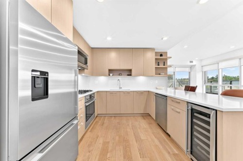 323-88 9 Street Ne, Calgary, AB - Indoor Photo Showing Kitchen With Stainless Steel Kitchen With Upgraded Kitchen