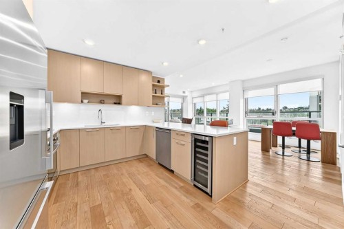 323-88 9 Street Ne, Calgary, AB - Indoor Photo Showing Kitchen