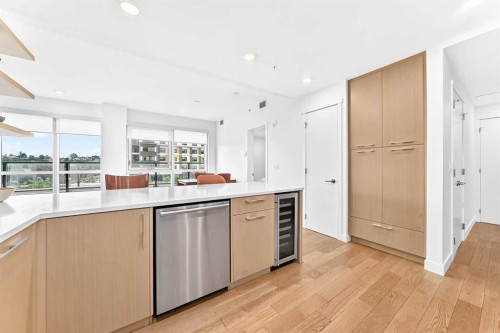 323-88 9 Street Ne, Calgary, AB - Indoor Photo Showing Kitchen