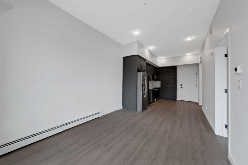 623-3932 University Avenue Nw, Calgary, AB - Indoor