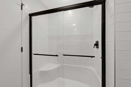 623-3932 University Avenue Nw, Calgary, AB - Indoor Photo Showing Bathroom