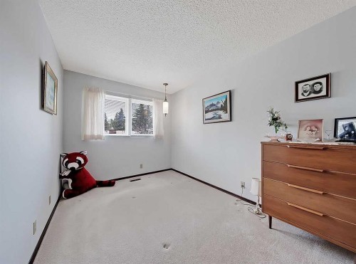 9556 Oakland Way Sw, Calgary, AB - Indoor Photo Showing Other Room