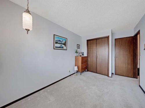 9556 Oakland Way Sw, Calgary, AB - Indoor Photo Showing Other Room