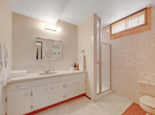 9556 Oakland Way Sw, Calgary, AB - Indoor Photo Showing Bathroom