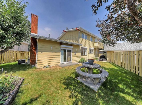 9556 Oakland Way Sw, Calgary, AB - Outdoor