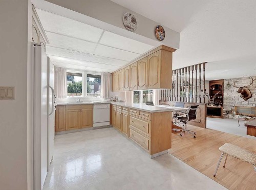 9556 Oakland Way Sw, Calgary, AB - Indoor Photo Showing Other Room
