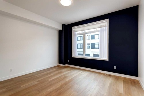 8524 21 Avenue Se, Calgary, AB - Indoor Photo Showing Other Room