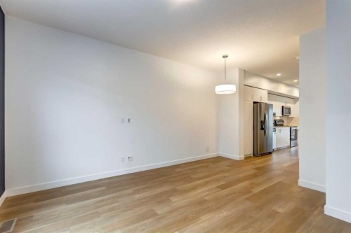 8524 21 Avenue Se, Calgary, AB - Indoor Photo Showing Other Room