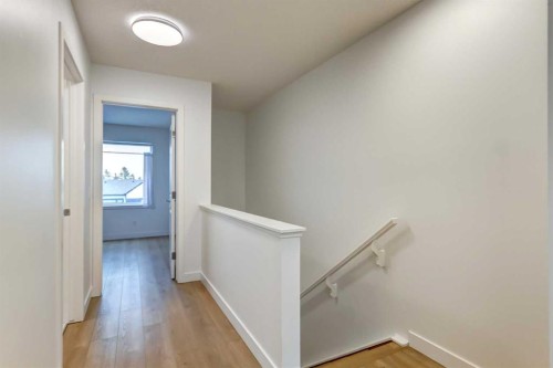 8524 21 Avenue Se, Calgary, AB - Indoor Photo Showing Other Room