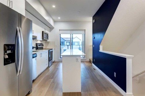 8524 21 Avenue Se, Calgary, AB - Indoor